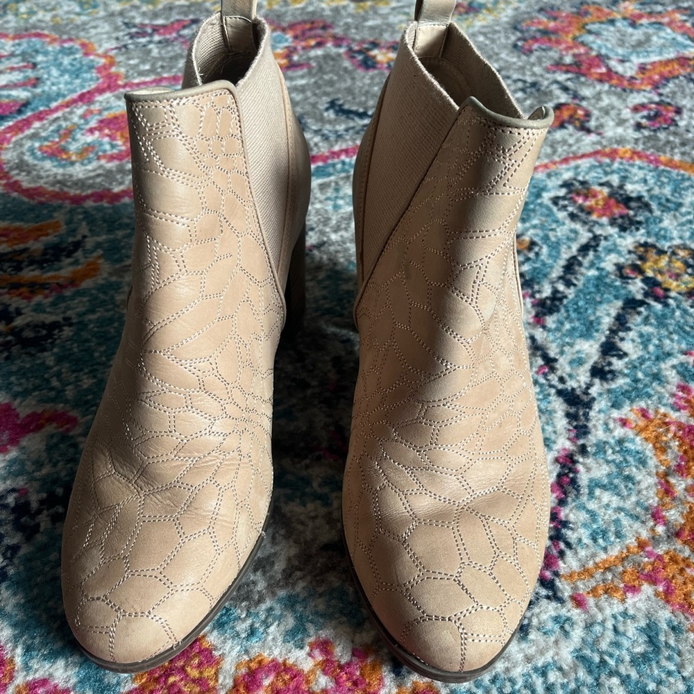 Dr. Scholl’s Elegant Beige Ankle Boots
